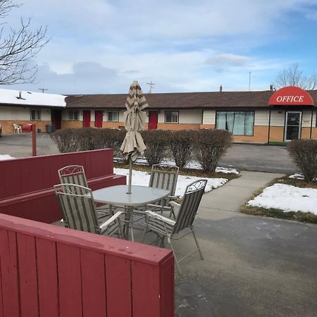 Motel Grand Chadron Bagian luar foto