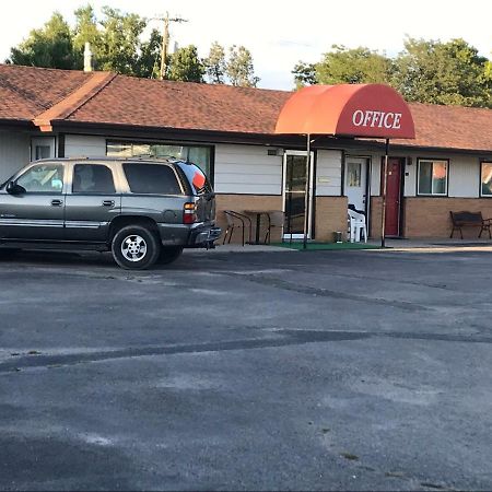 Motel Grand Chadron Bagian luar foto