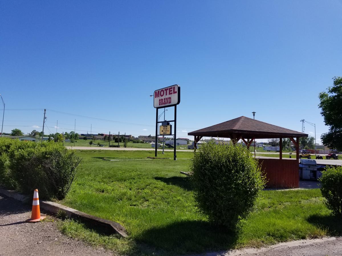Motel Grand Chadron Bagian luar foto