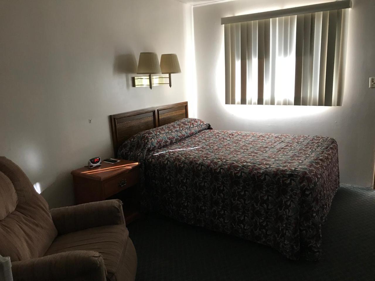 Motel Grand Chadron Bagian luar foto