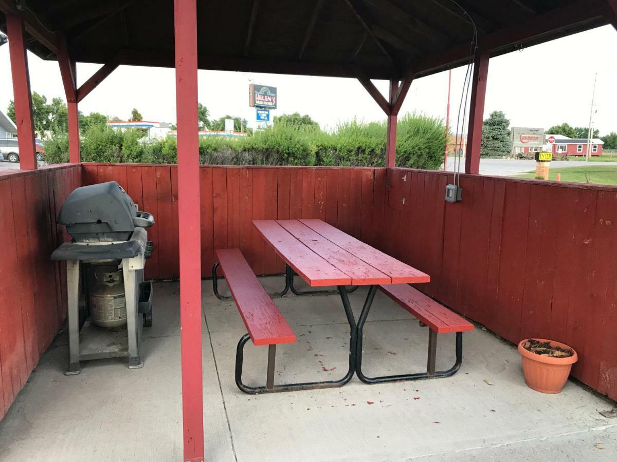 Motel Grand Chadron Bagian luar foto