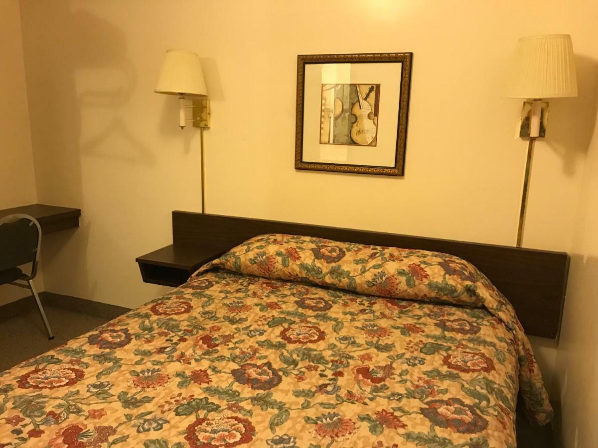 Motel Grand Chadron Bagian luar foto
