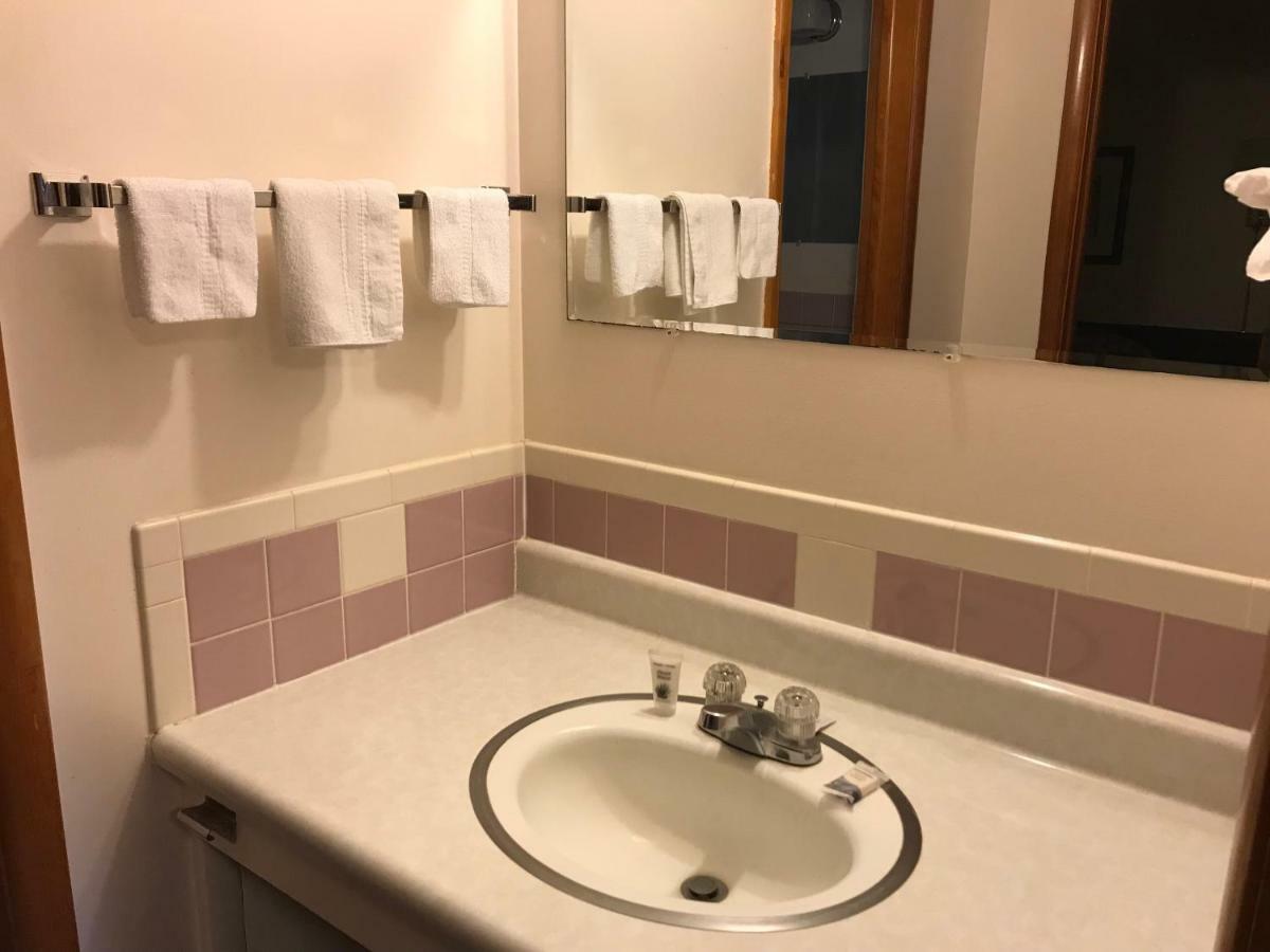 Motel Grand Chadron Bagian luar foto