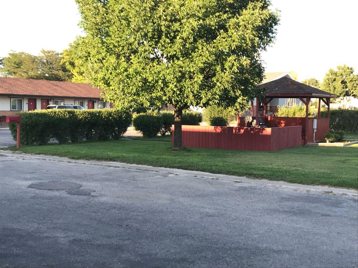 Motel Grand Chadron Bagian luar foto