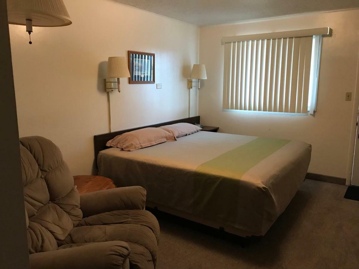 Motel Grand Chadron Bagian luar foto