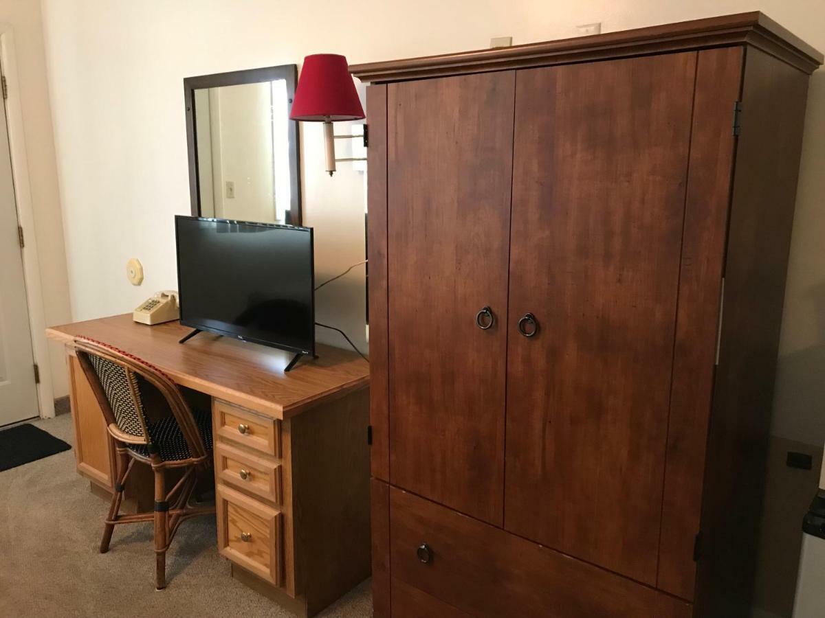 Motel Grand Chadron Bagian luar foto