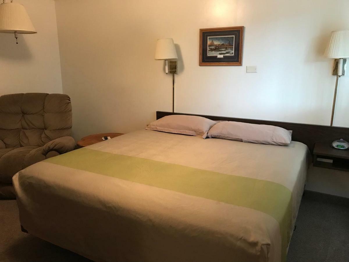 Motel Grand Chadron Bagian luar foto