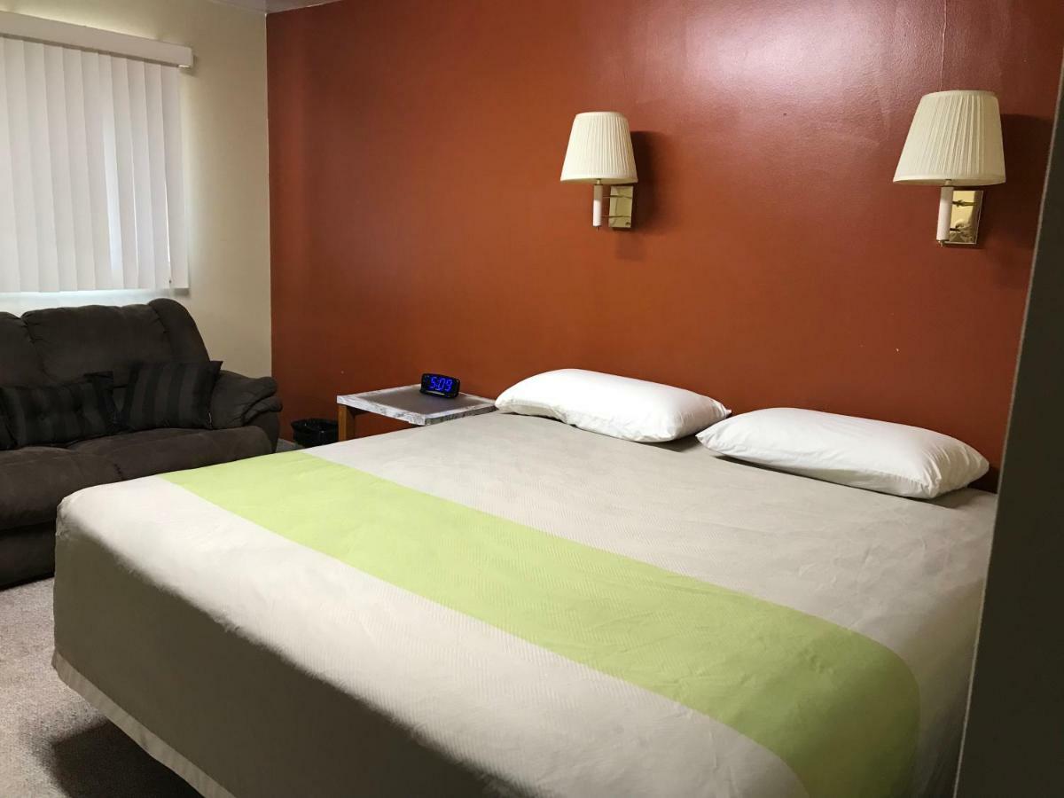 Motel Grand Chadron Bagian luar foto